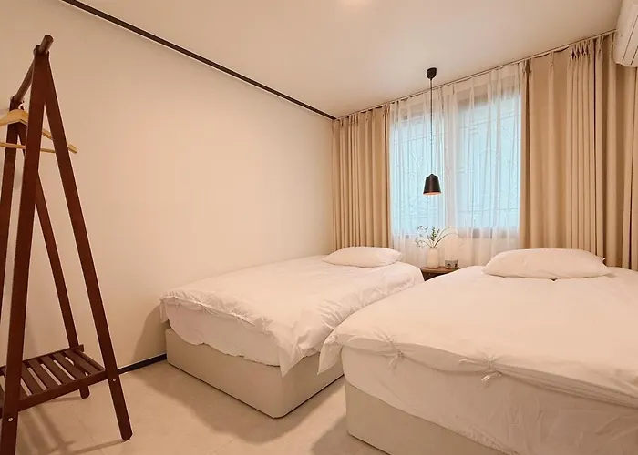 Gangnam, Nonhyeon Station Mono Stay, Ev